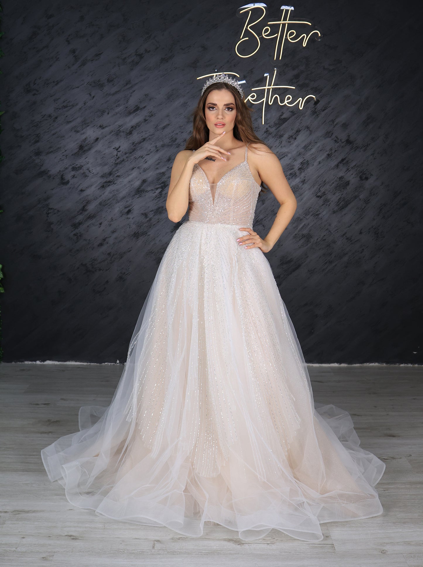 Abito da sposa a trapezio con gonna stretta Parla