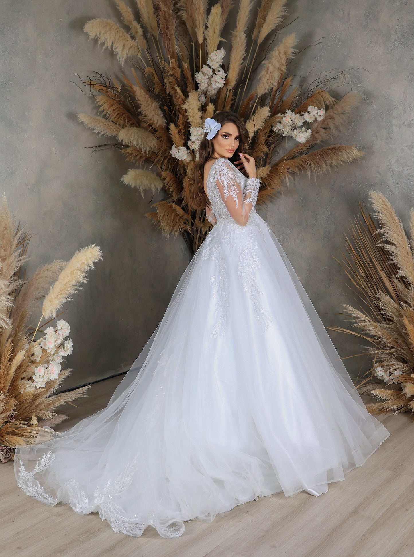 Abito da sposa a trapezio con gonna stretta Nira