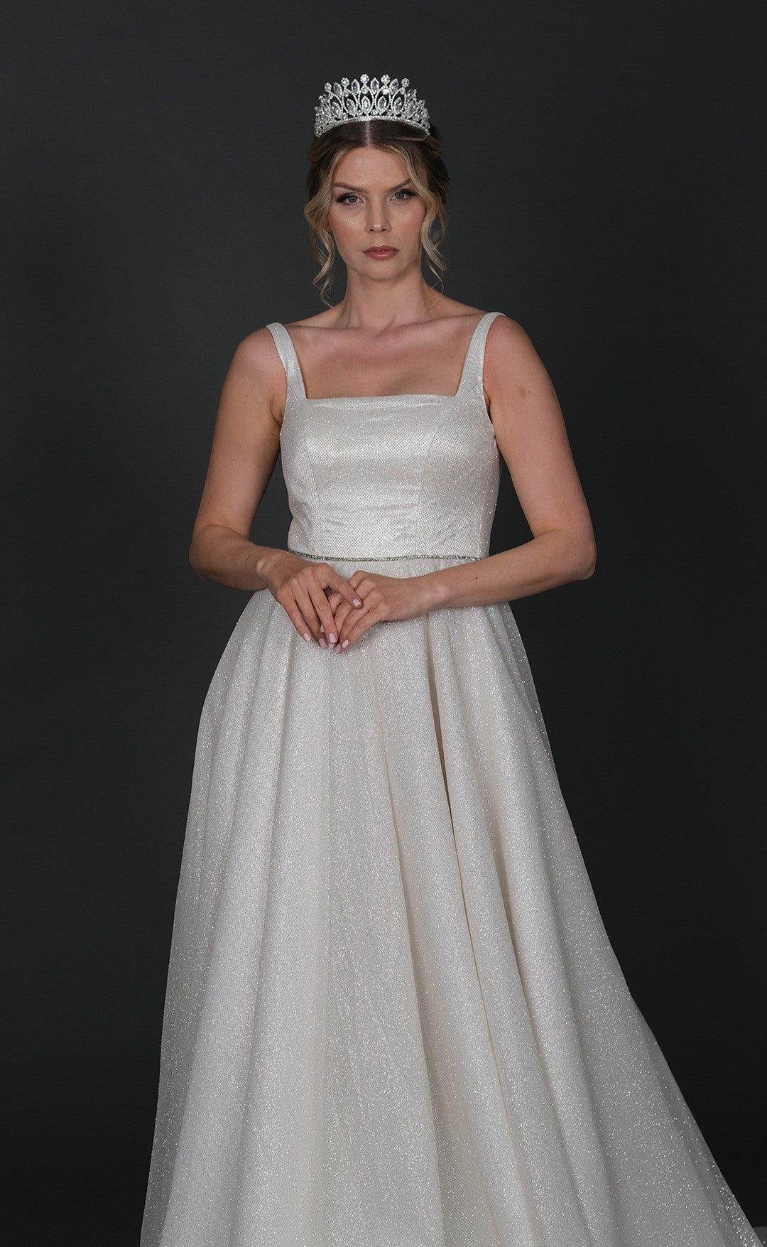 Rochie de mireasă Dılay cu fustă îngustă și linie A