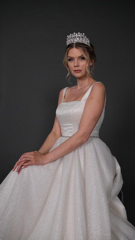 Rochie de mireasă Dılay cu fustă îngustă și linie A