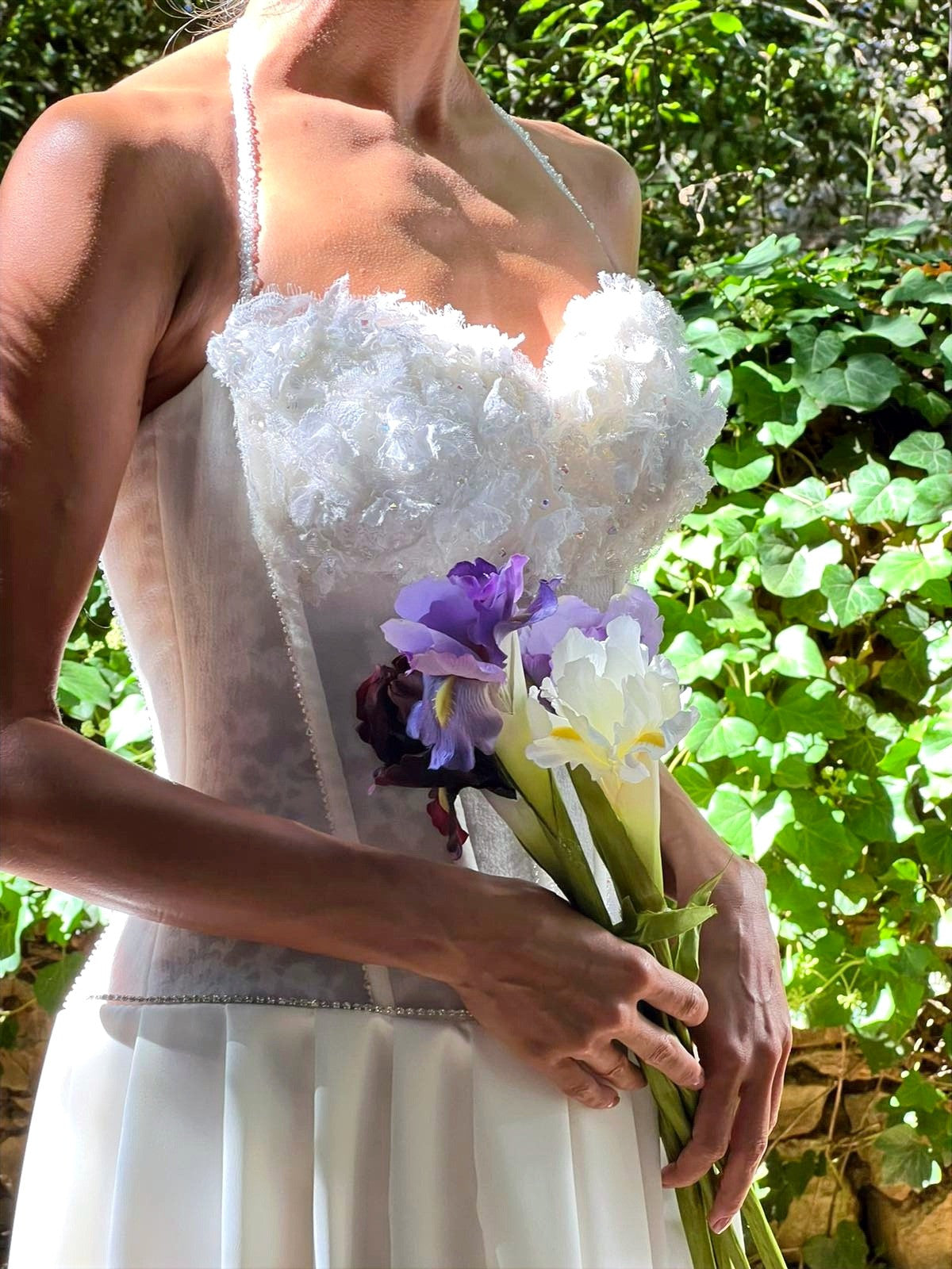 Rochie de mireasă cu corset și mărgele de cristal