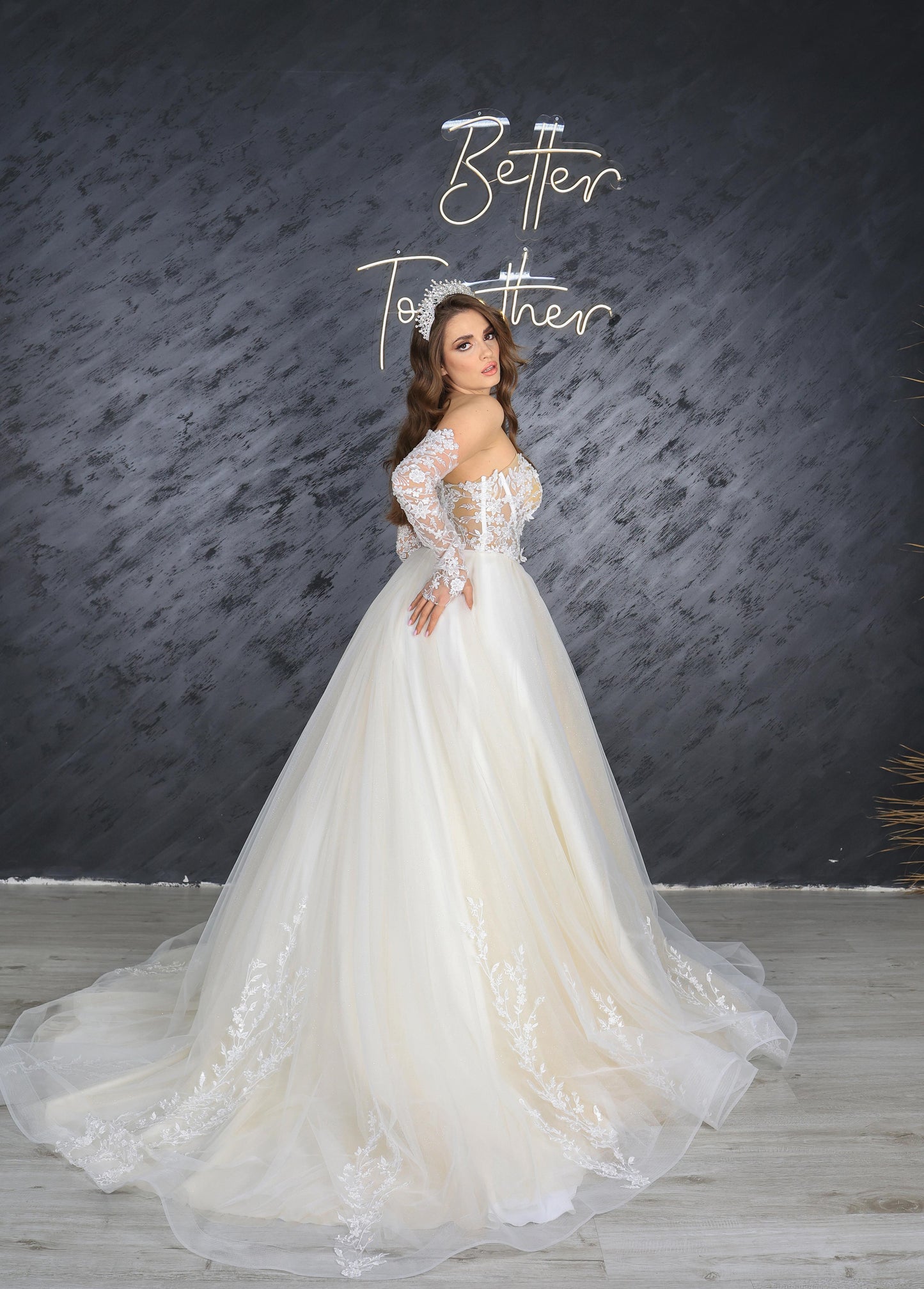 Rochie de mireasă Karye cu fustă îngustă și linie A