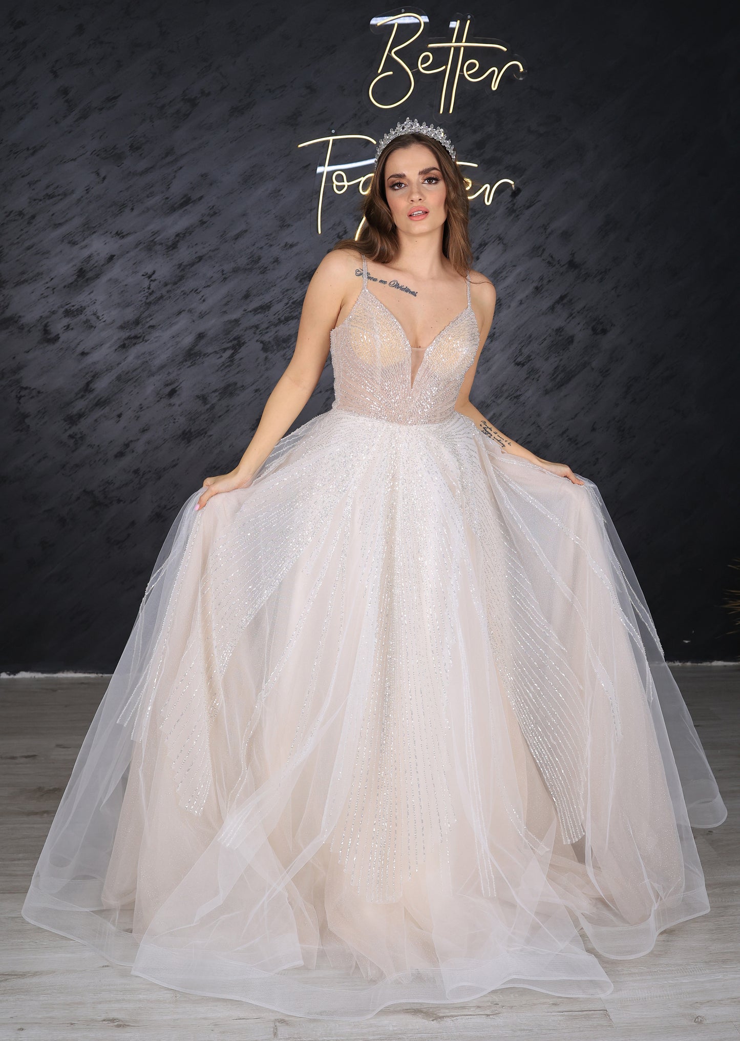 Abito da sposa a trapezio con gonna stretta Parla