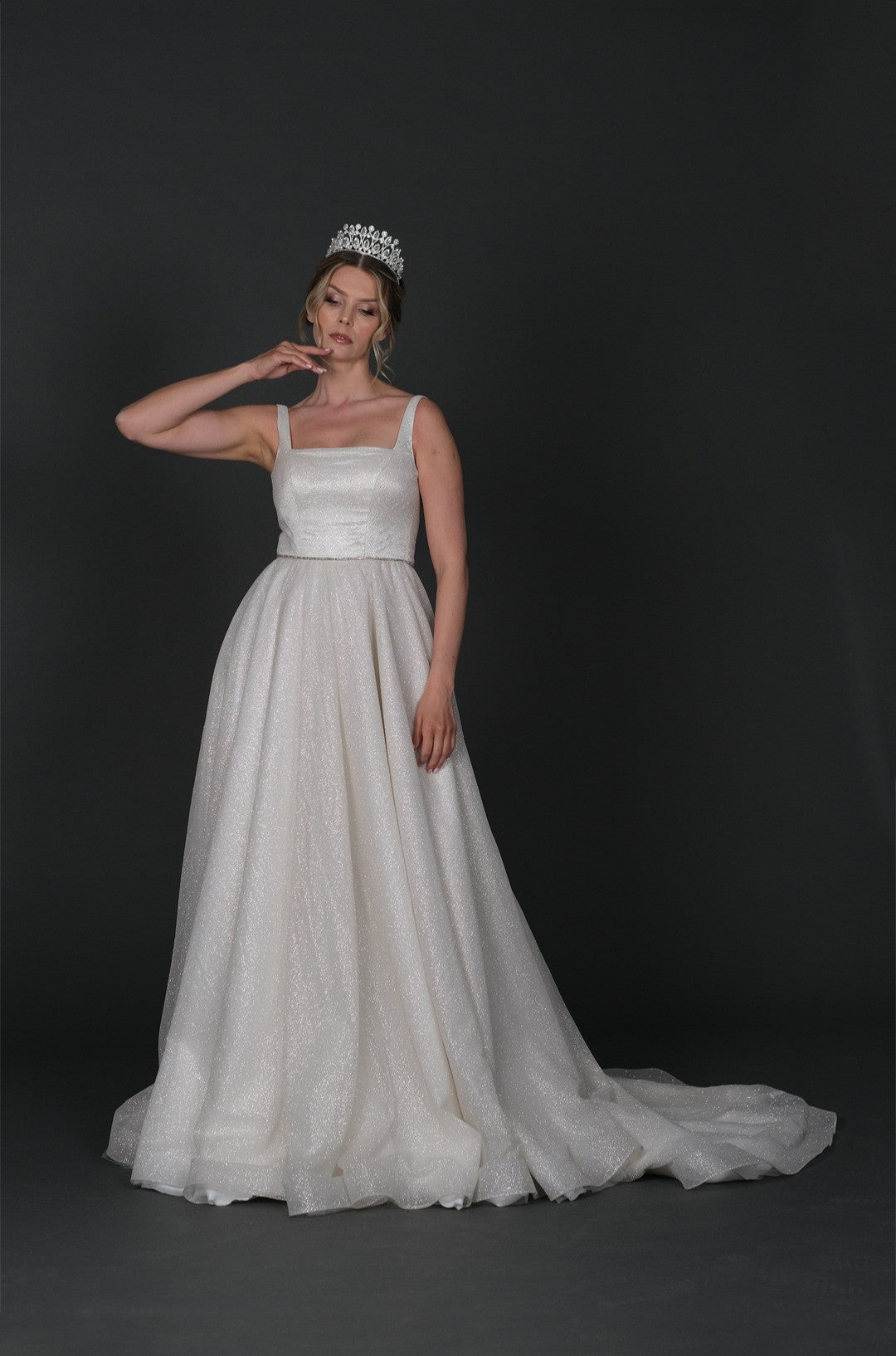 Rochie de mireasă Dılay cu fustă îngustă și linie A