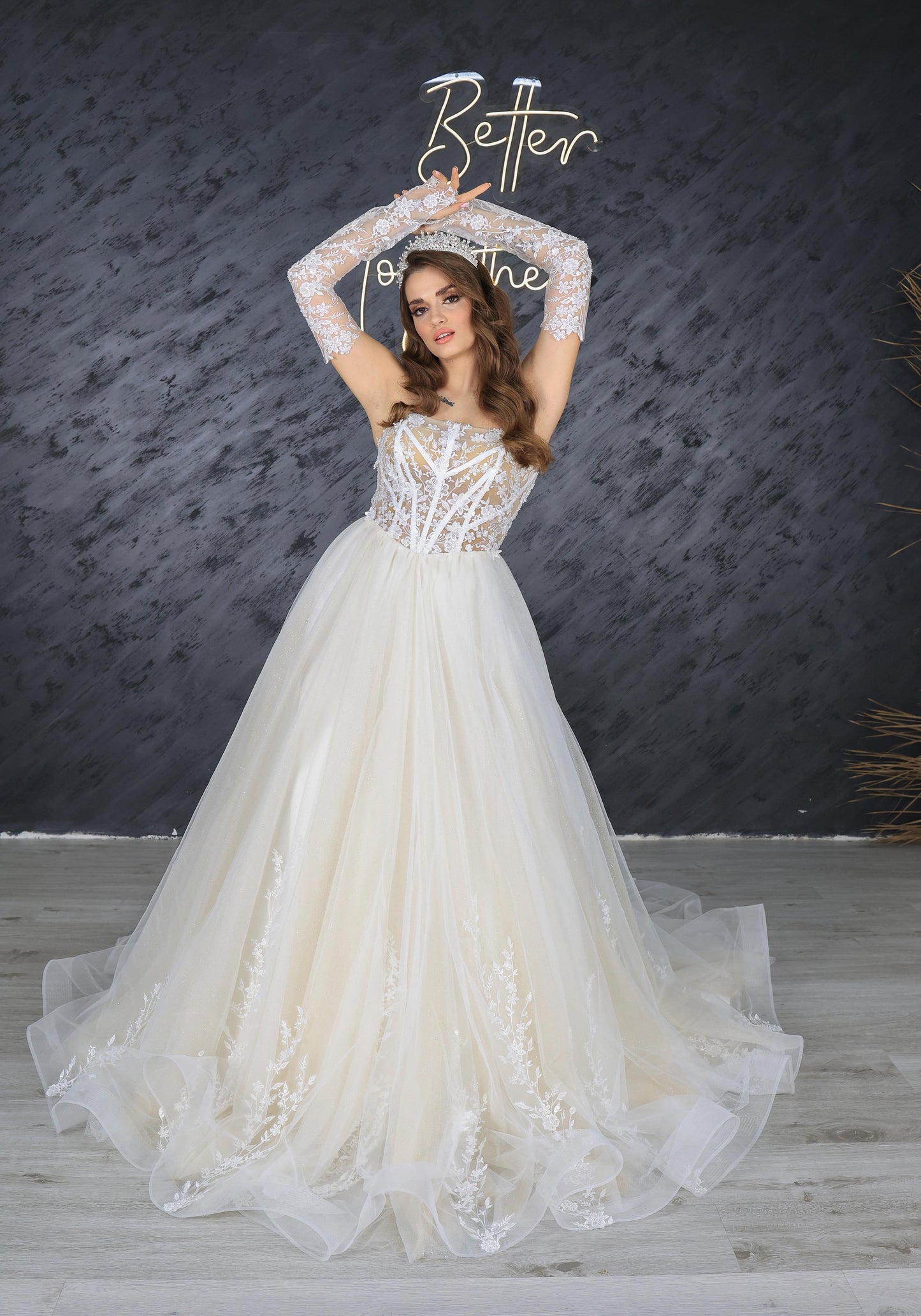 Rochie de mireasă Karye cu fustă îngustă și linie A