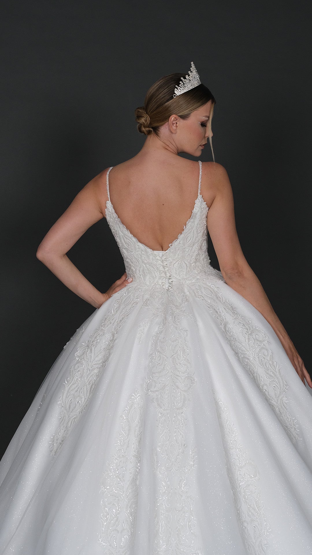 Abito da sposa MEVA con gonna a palloncino