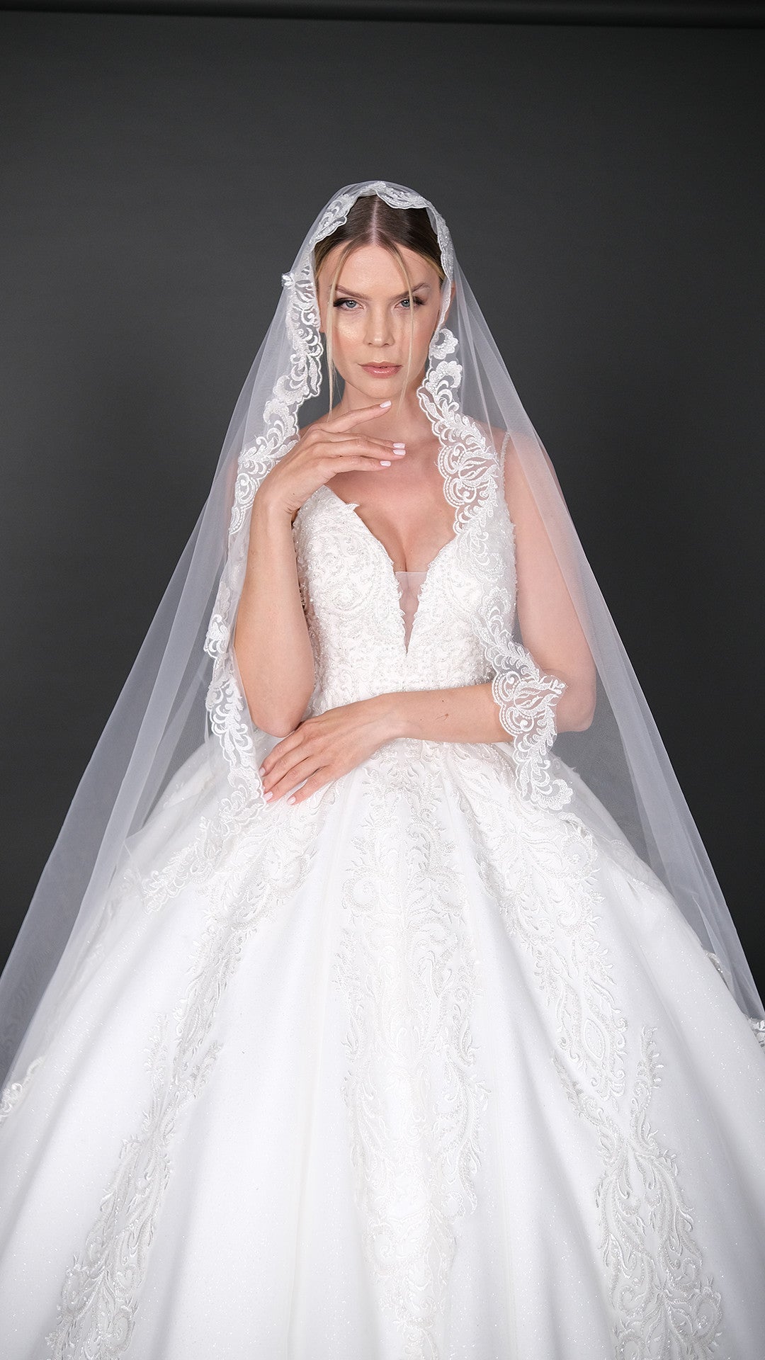 Abito da sposa MEVA con gonna a palloncino